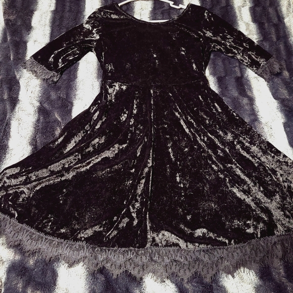 ⚡️EVERYTHING MUST GO⚡️Black Velvet Dress⚡️WHOLE PAGE $25 &UNDER⚡️ - Picture 8 of 8